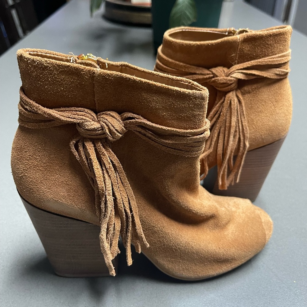 Size 8 Steve Madden Booties - cognac color